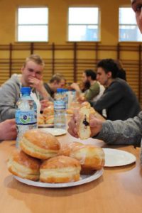 Konkurs jedzenia pączków na czas bez popijania - 22.02.2017 r. 